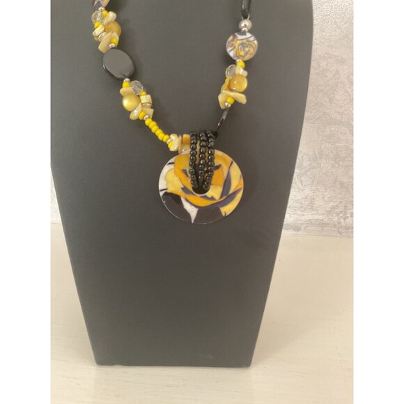 Beaded Necklace With Yellow & Black Pendant Adjustable - Picture 5 of 5